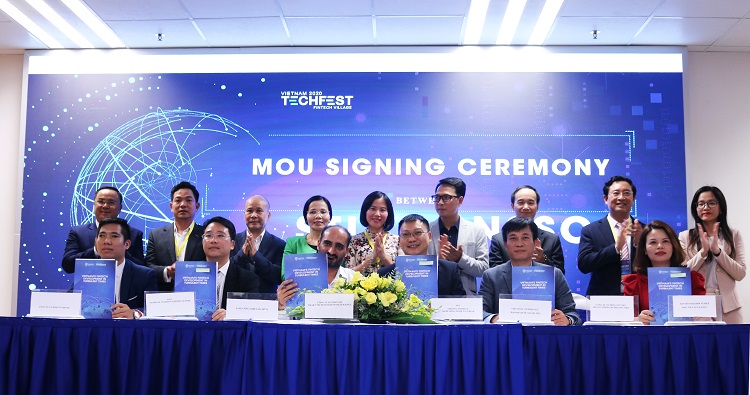 Lễ ký kết thỏa thuận hợp tác MOU giữa IFI và Công ty STI - SMART TECHNOLOGIES INTELLIGENCE tại TECHFEST VIETNAM 2020