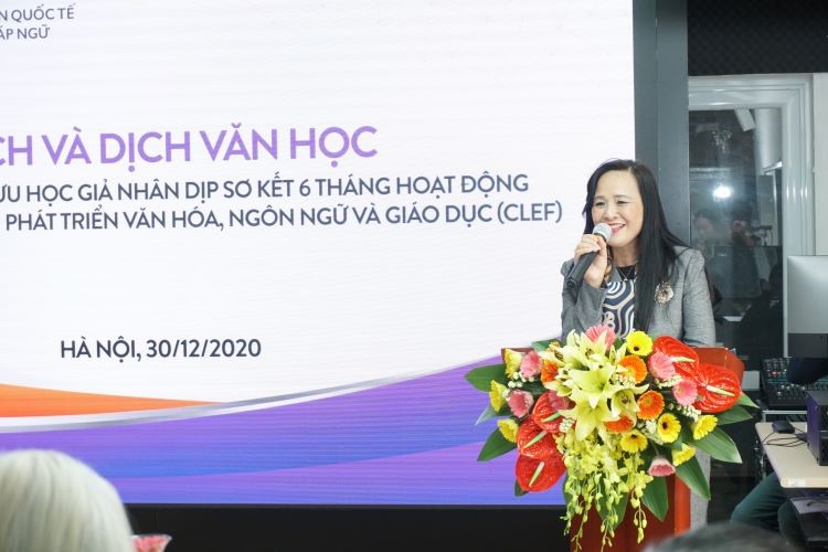 Bà Ngô Minh Thủy - Viện trưởng CLEF phát biểu tại buổi tọa đàm Dịch và Dịch văn học