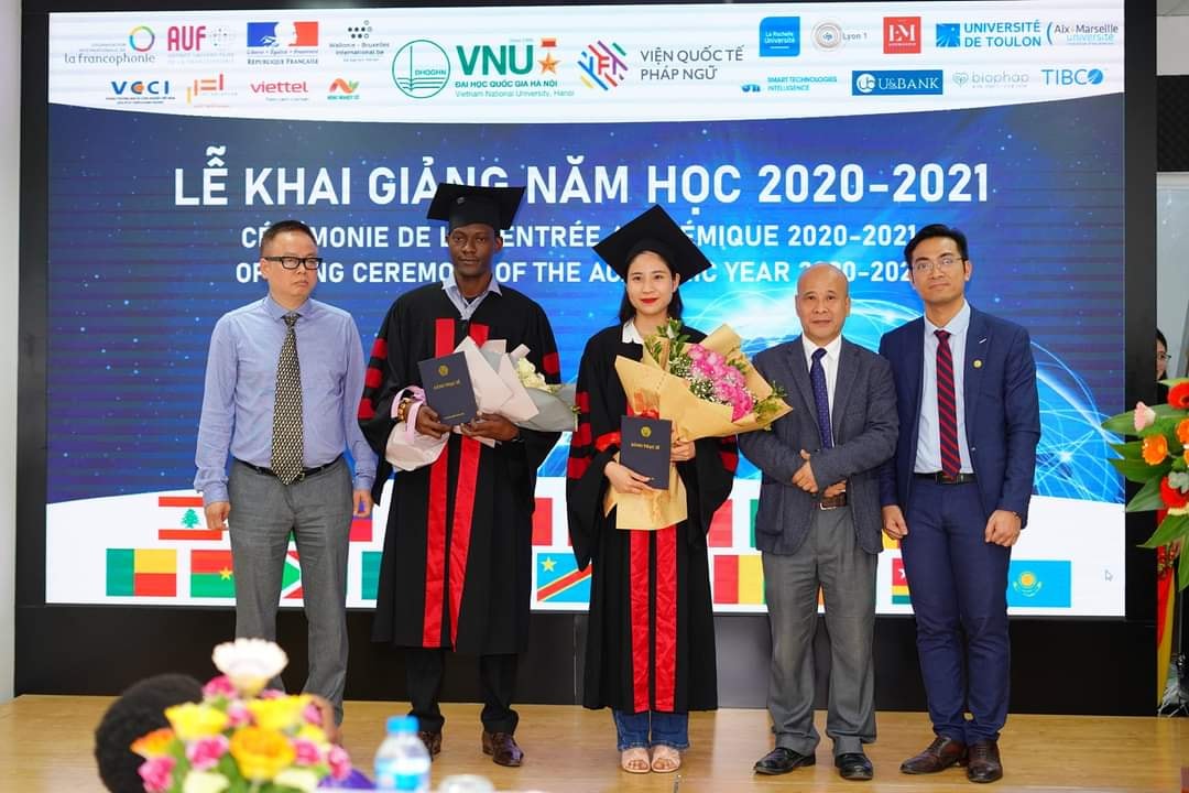 Noël Davy trong Lễ trao bằng Thạc sĩ và Khai giảng năm học 2020-2021 của IFI