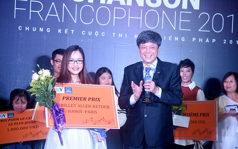 Vượt qua các vòng thi và nhiều thí sinh 'nặng ký', cô gái đến từ trường Đại học Hà Nội - Đỗ Phương Quỳnh (21 tuổi) đã xuất sắc giành được giải nhất 'Cuộc thi hát tiếng Pháp 2017'