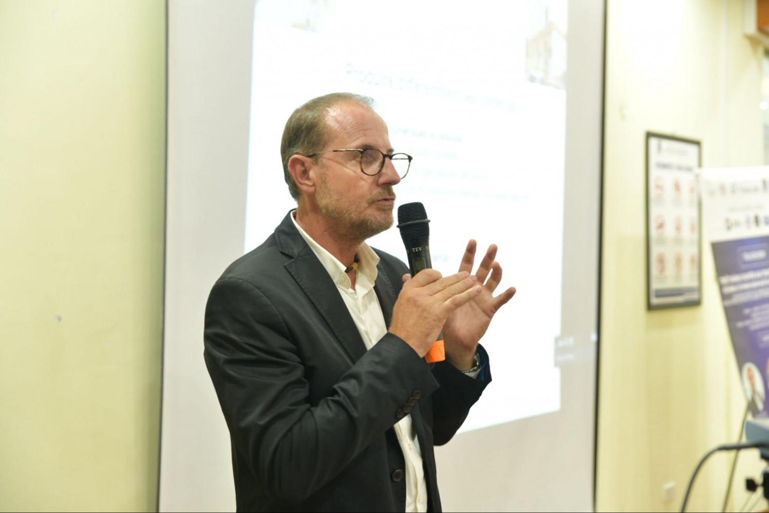 GS Philippe Bonfils chia sẻ